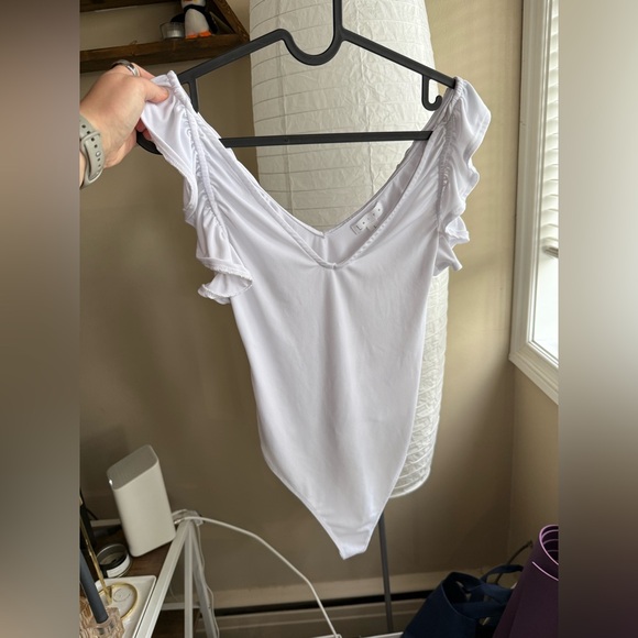 Leith (Nordstrom) Flutter Sleeve Bodysuit Sz S - Picture 2 of 8